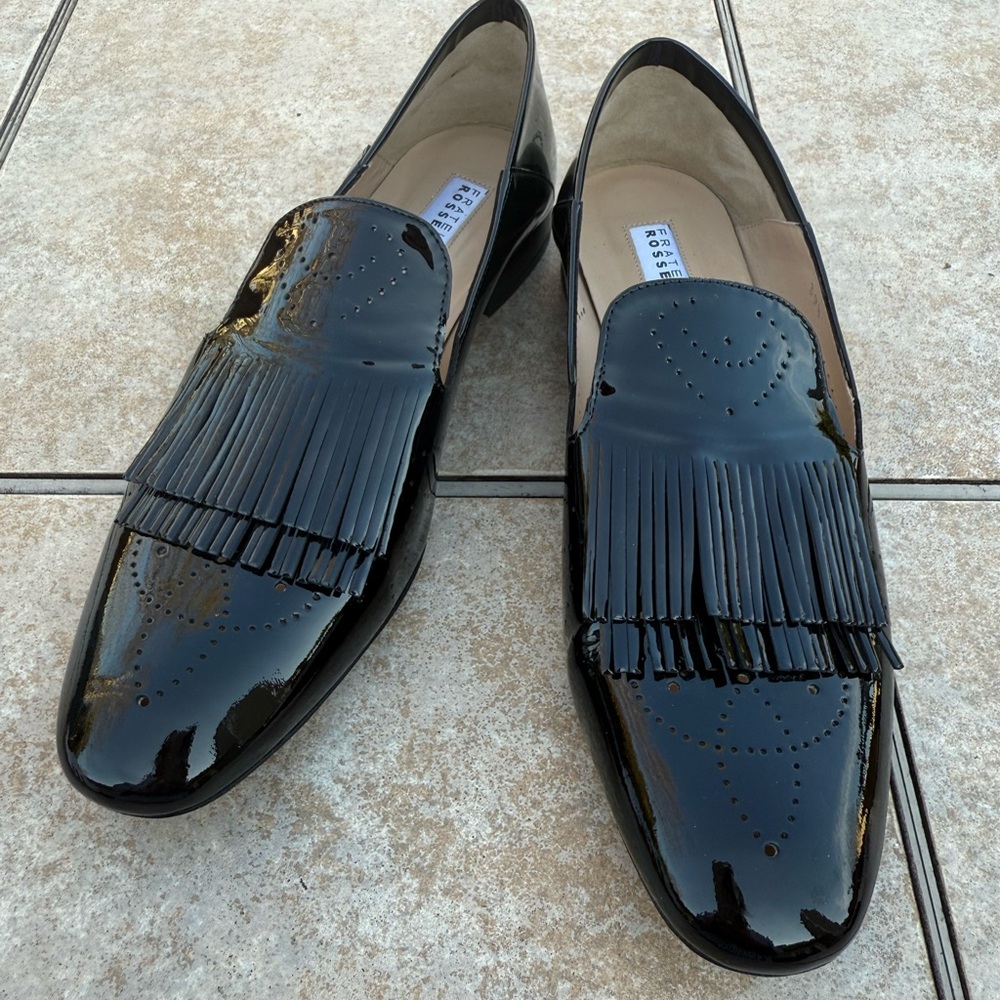 Fratelli Rossetti black patent leather loafers with a kiltie fringe detail - Picture 2 of 15